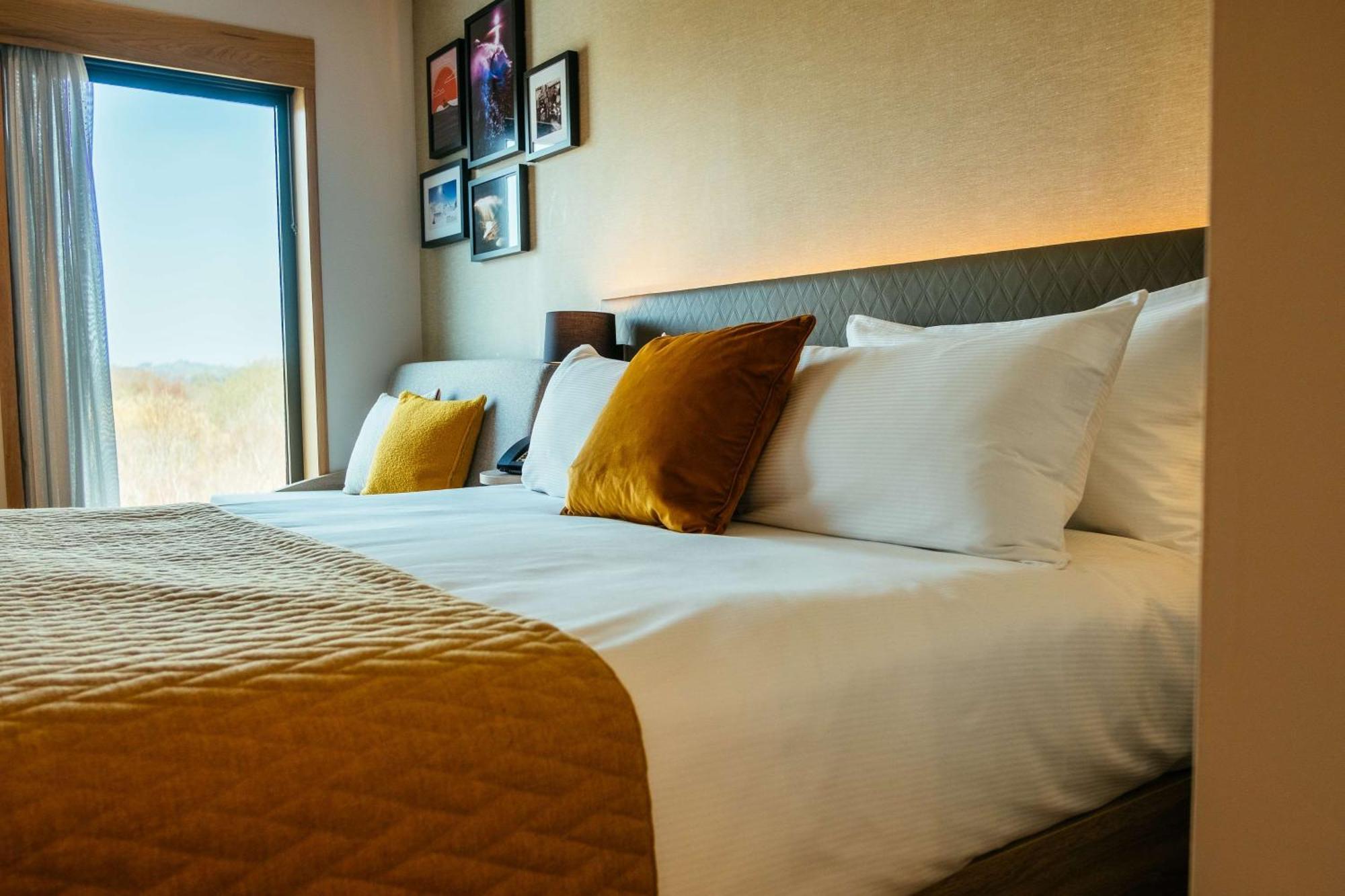 Deluxe King Room,1552498507:JPEG